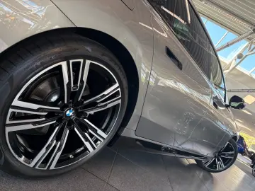 BMW 740d xDrive M Sport DA PA Prof SkyLounge 21  LMR
