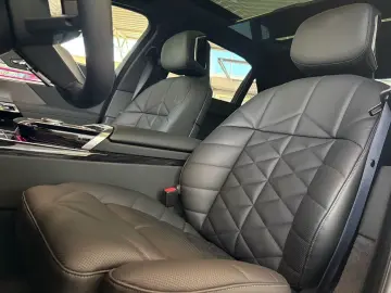 BMW 740d xDrive M Sport DA PA Prof SkyLounge 21  LMR