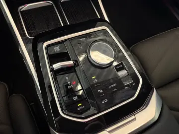 BMW 740d xDrive M Sport DA PA Prof SkyLounge 21  LMR