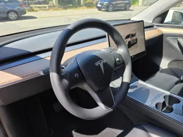 TESLA Model Y RWD Ryzen! SoH 95 5%! 1.HAND! 28TKM!