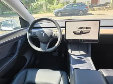 TESLA Model Y RWD Ryzen! SoH 95 5%! 1.HAND! 28TKM!
