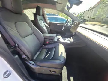 TESLA Model Y RWD Ryzen! SoH 95 5%! 1.HAND! 28TKM!