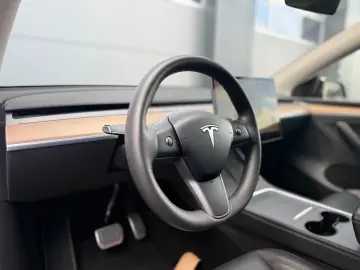 TESLA Model Y Long Range Dual AWD 21 ZOLL STANDHEIZUNG