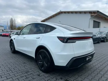 TESLA Model Y SR Juniper Premium 1.Hand