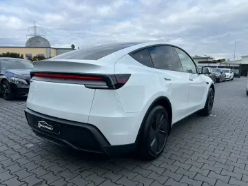 TESLA Model Y SR Juniper Premium 1.Hand