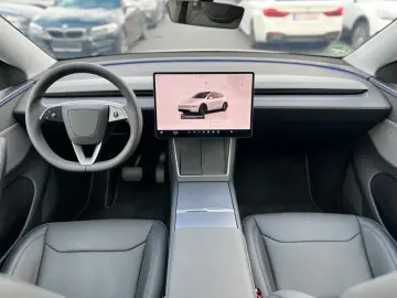 TESLA Model Y SR Juniper Premium 1.Hand