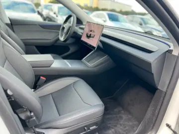 TESLA Model Y SR Juniper Premium 1.Hand