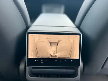 TESLA Model Y SR Juniper Premium 1.Hand