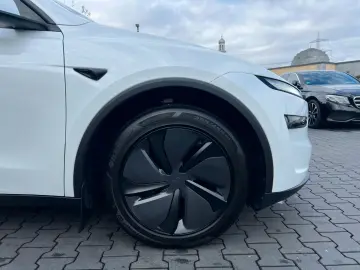 TESLA Model Y SR Juniper Premium 1.Hand