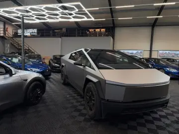 TESLA MODEL X PLAID   ENHANCED AUTOPILOT   6 SEATER