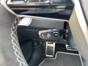 AUDI RS 6 Avant Exclusive Keramik Pano AHK StHz 305 H