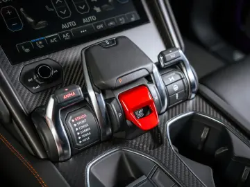 LAMBORGHINI Urus 4.0 V8 Sport