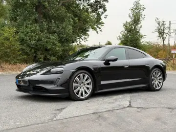 PORSCHE Taycan 476PS 93KWH PANO HEAD-UP PDLS  LUFT