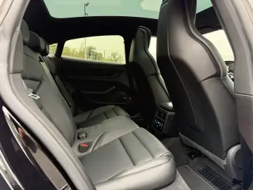 PORSCHE Taycan 476PS 93KWH PANO HEAD-UP PDLS  LUFT