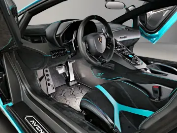 LAMBORGHINI Aventador LP 750-4 SuperVeloce (SV)