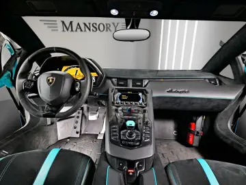 LAMBORGHINI Aventador LP 750-4 SuperVeloce (SV)