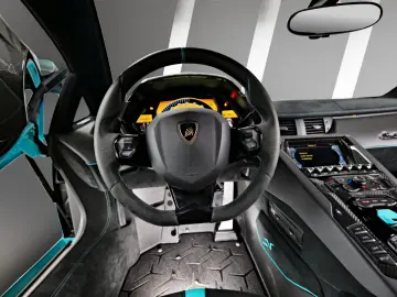 LAMBORGHINI Aventador LP 750-4 SuperVeloce (SV)