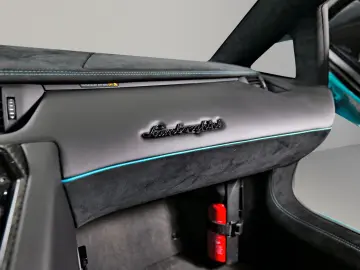 LAMBORGHINI Aventador LP 750-4 SuperVeloce (SV)