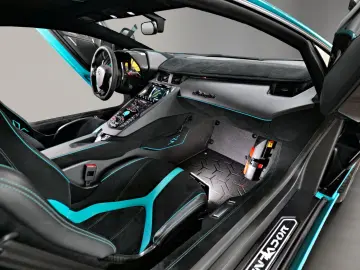 LAMBORGHINI Aventador LP 750-4 SuperVeloce (SV)