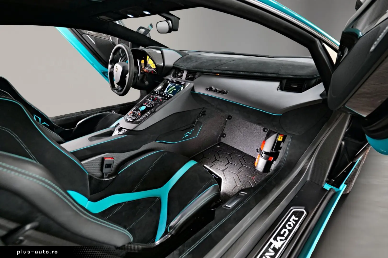LAMBORGHINI Aventador LP 750-4 Superveloce (SV)