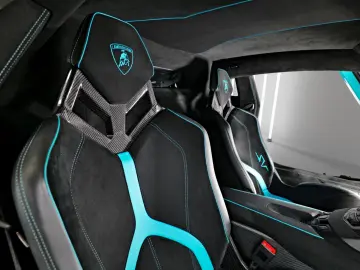 LAMBORGHINI Aventador LP 750-4 SuperVeloce (SV)