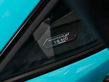 LAMBORGHINI Aventador LP 750-4 SuperVeloce (SV)