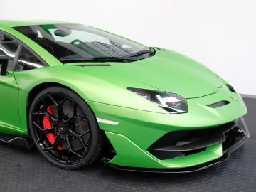 LAMBORGHINI Aventador SVJ Verde Alceo Matt Carbon Lift