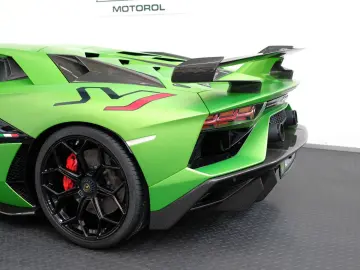 LAMBORGHINI Aventador SVJ Verde Alceo Matt Carbon Lift