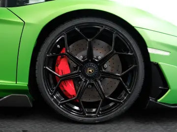 LAMBORGHINI Aventador SVJ Verde Alceo Matt Carbon Lift