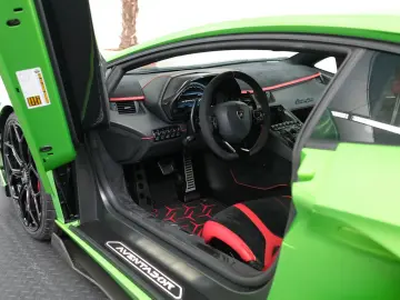 LAMBORGHINI Aventador SVJ Verde Alceo Matt Carbon Lift