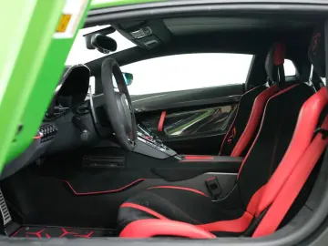 LAMBORGHINI Aventador SVJ Verde Alceo Matt Carbon Lift