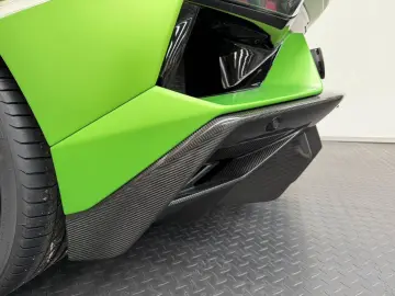 LAMBORGHINI Aventador SVJ Verde Alceo Matt Carbon Lift