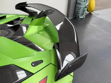 LAMBORGHINI Aventador SVJ Verde Alceo Matt Carbon Lift