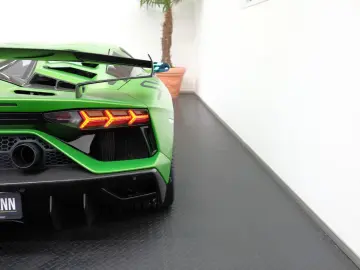 LAMBORGHINI Aventador SVJ Verde Alceo Matt Carbon Lift