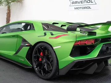 LAMBORGHINI Aventador SVJ Verde Alceo Matt Carbon Lift