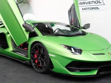 LAMBORGHINI Aventador SVJ Verde Alceo Matt Carbon Lift