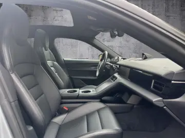 PORSCHE Taycan Sport-Chrono-Paket Sound-System BOSE