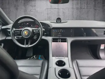 PORSCHE Taycan Sport-Chrono-Paket Sound-System BOSE