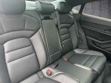 PORSCHE Taycan Sport-Chrono-Paket Sound-System BOSE
