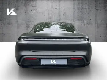PORSCHE Taycan Sport-Chrono-Paket Sound-System BOSE