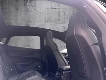 PORSCHE Taycan Sport-Chrono-Paket Sound-System BOSE