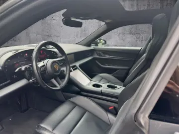 PORSCHE Taycan Sport-Chrono-Paket Sound-System BOSE