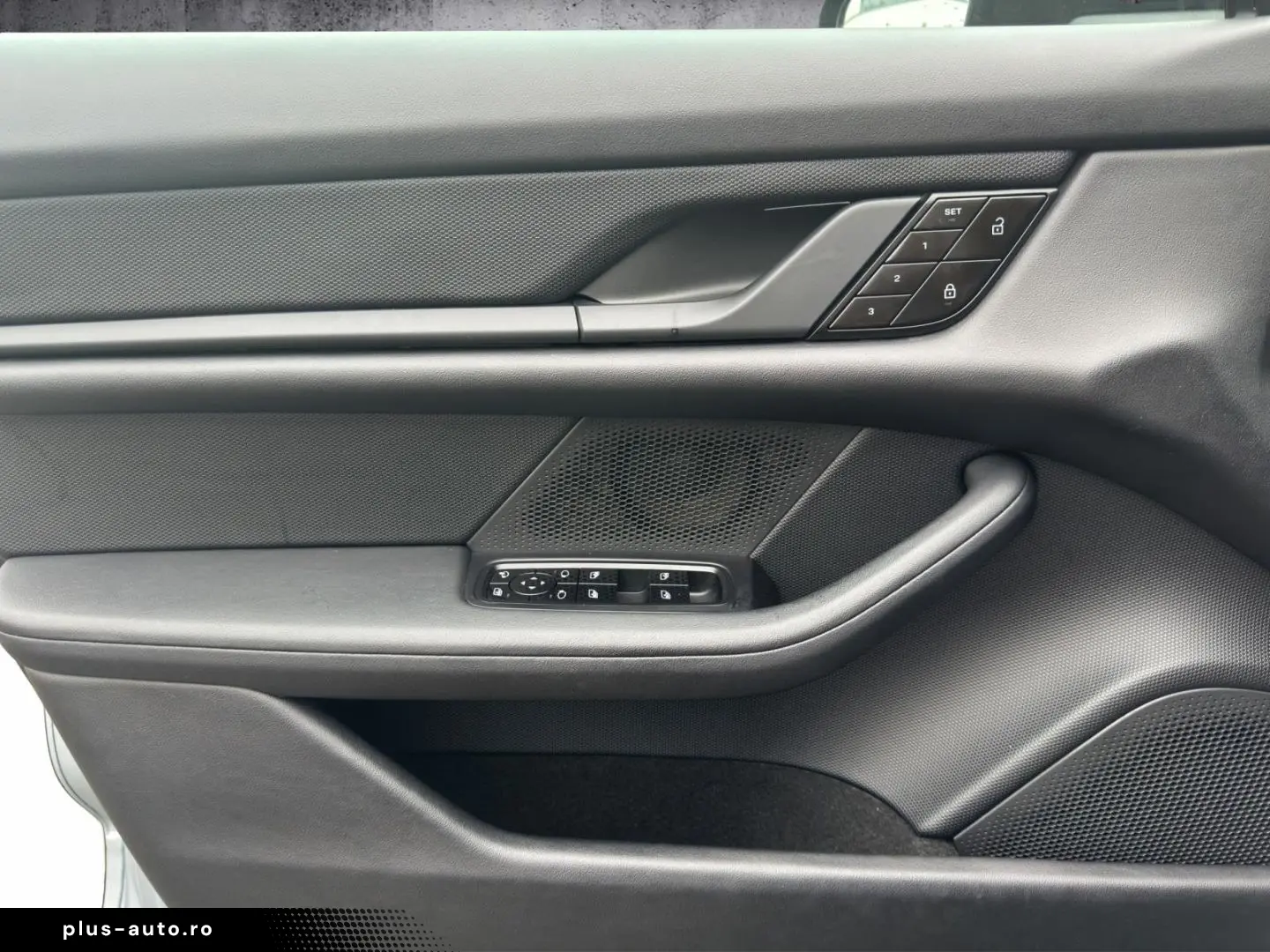 PORSCHE Taycan Sport-Chrono-Paket Sound-System BOSE