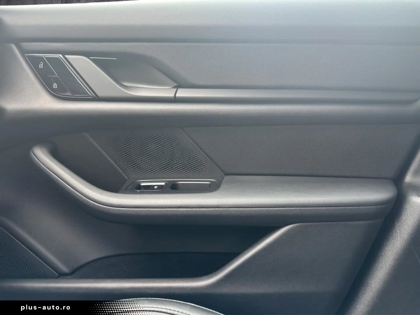 PORSCHE Taycan Sport-Chrono-Paket Sound-System BOSE