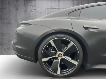 PORSCHE Taycan Sport-Chrono-Paket Sound-System BOSE