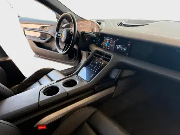 PORSCHE Approved 07 27   Pano