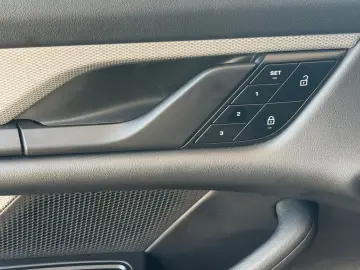 PORSCHE Approved 07 27   Pano