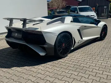 LAMBORGHINI Aventador LP 750-4 SV Roadster Carbon