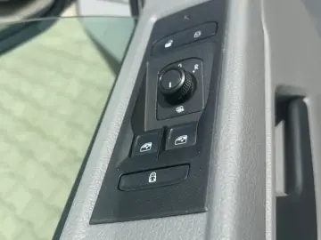VW T6 Caravelle 2 0TDI  Trendline DAB 9Sitze APP MF