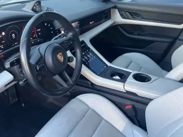 PORSCHE Taycan Sport Turismo Matrix Pano HeadUP 360Grad